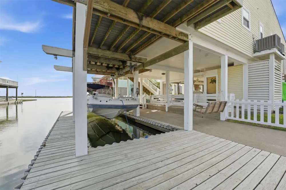 16635 Jamaica Cove Road Jamaica Beach, TX 77554