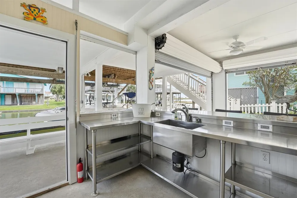 16635 Jamaica Cove Road Jamaica Beach, TX 77554