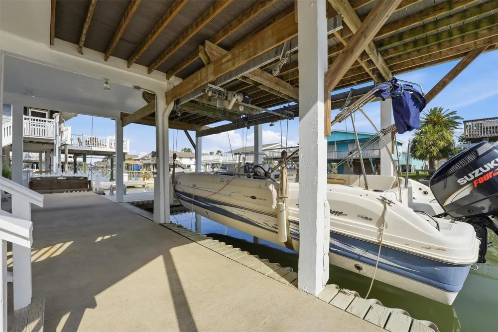 16635 Jamaica Cove Road Jamaica Beach, TX 77554