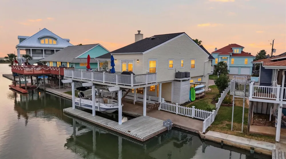16635 Jamaica Cove Road Jamaica Beach, TX 77554