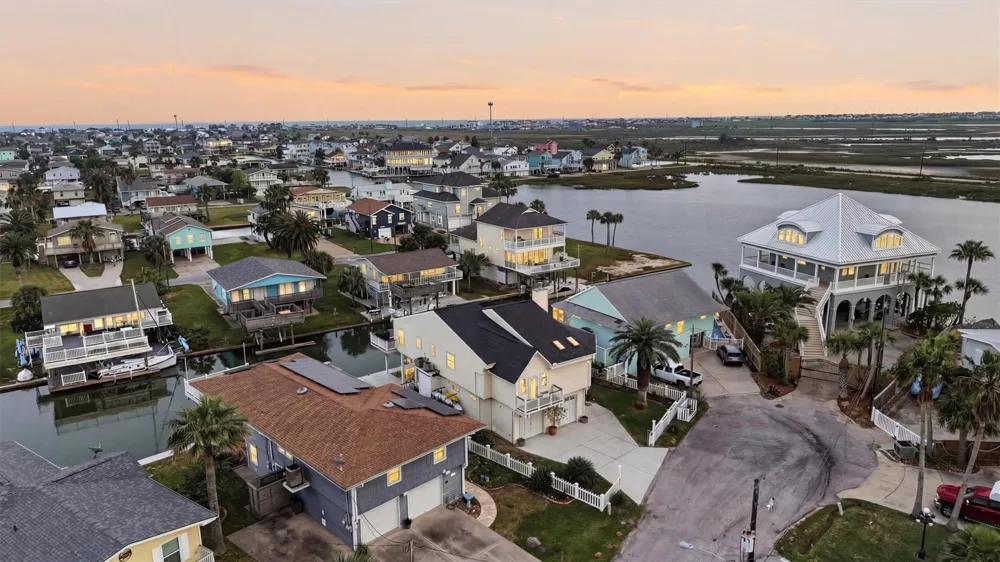 16635 Jamaica Cove Road Jamaica Beach, TX 77554