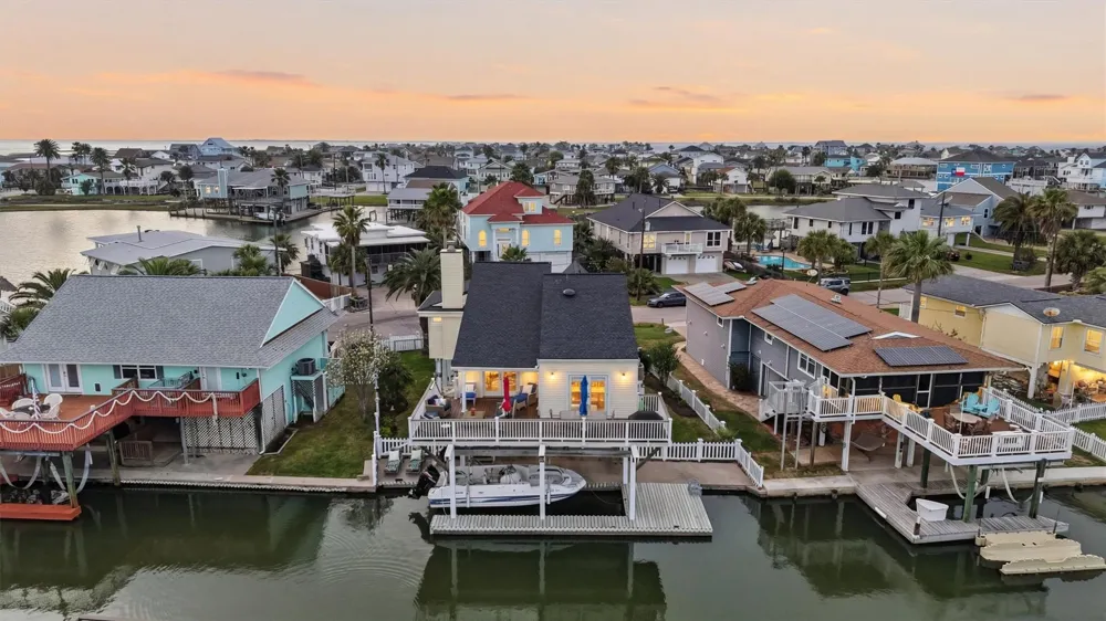 16635 Jamaica Cove Road Jamaica Beach, TX 77554