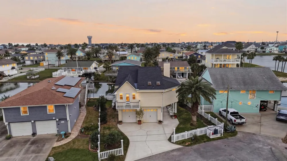 16635 Jamaica Cove Road Jamaica Beach, TX 77554