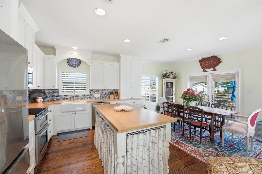 16635 Jamaica Cove Road Jamaica Beach, TX 77554