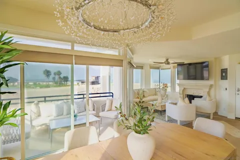 2689 Ocean Front Walk