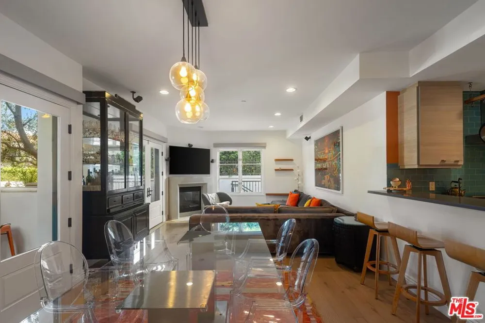 718 Croft Avenue #102 Los Angeles, CA 90069