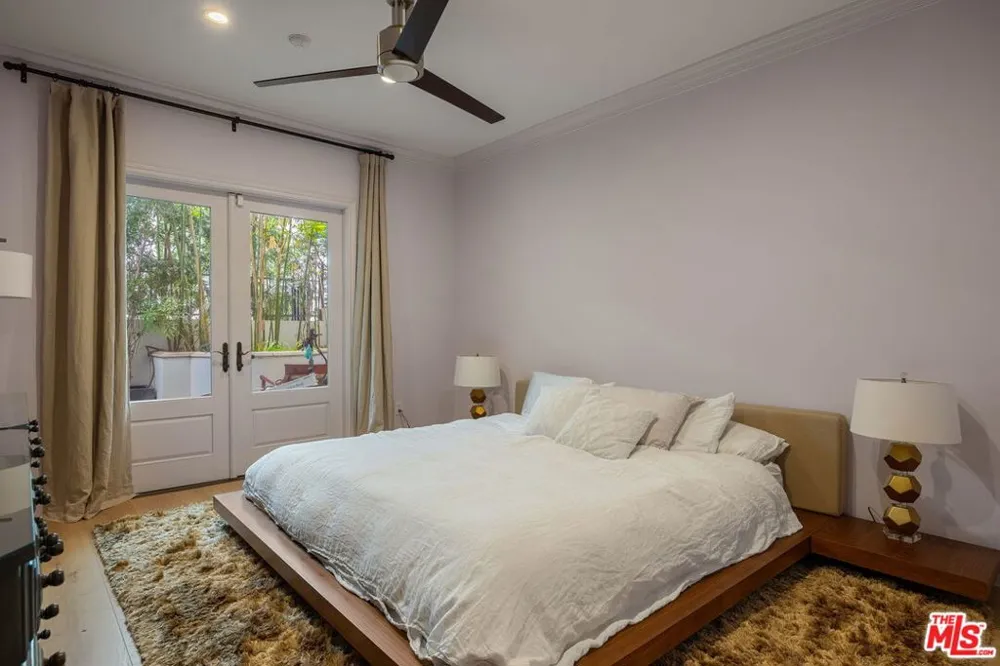 718 Croft Avenue #102 Los Angeles, CA 90069