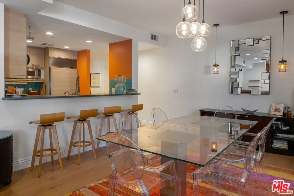 718 Croft Avenue #102 Los Angeles, CA 90069