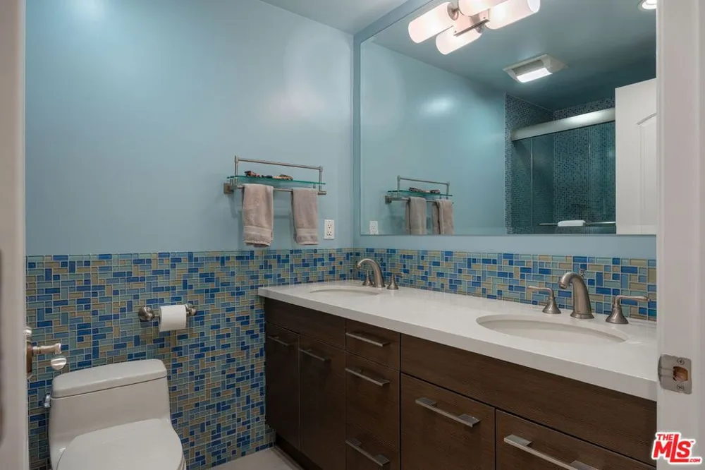 718 Croft Avenue #102 Los Angeles, CA 90069