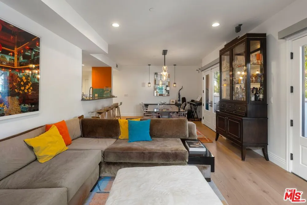 718 Croft Avenue #102 Los Angeles, CA 90069