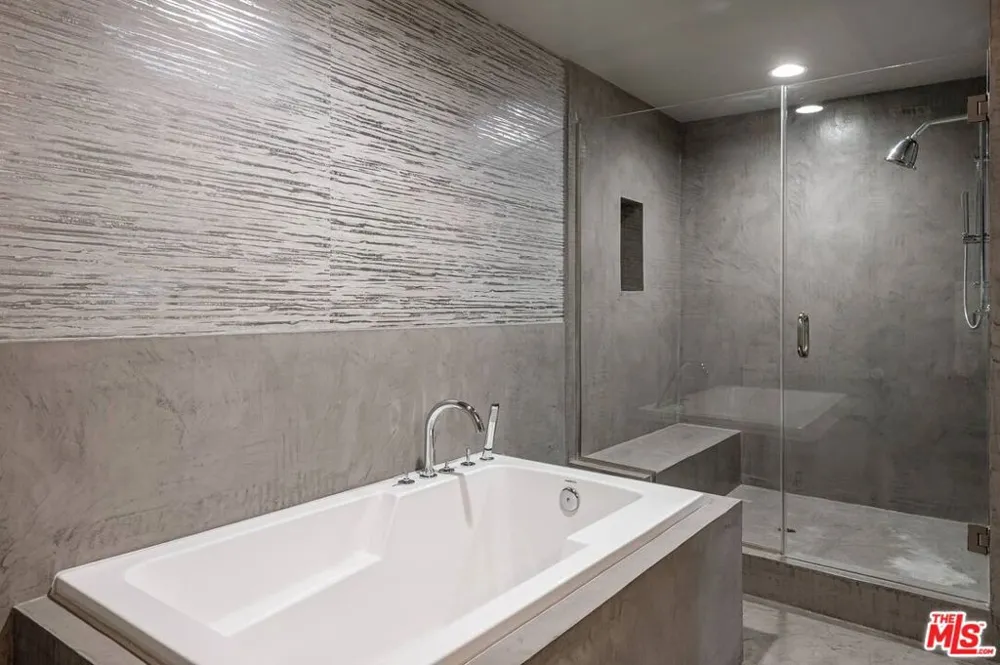 718 Croft Avenue #102 Los Angeles, CA 90069