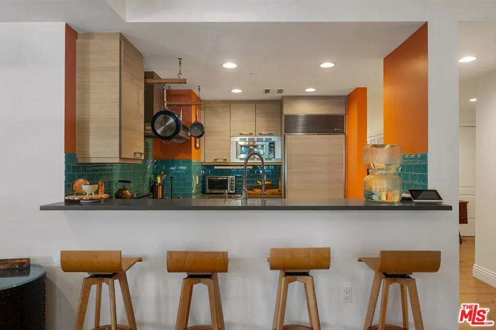 718 Croft Avenue #102 Los Angeles, CA 90069