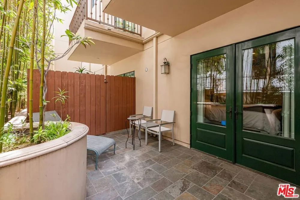 718 Croft Avenue #102 Los Angeles, CA 90069