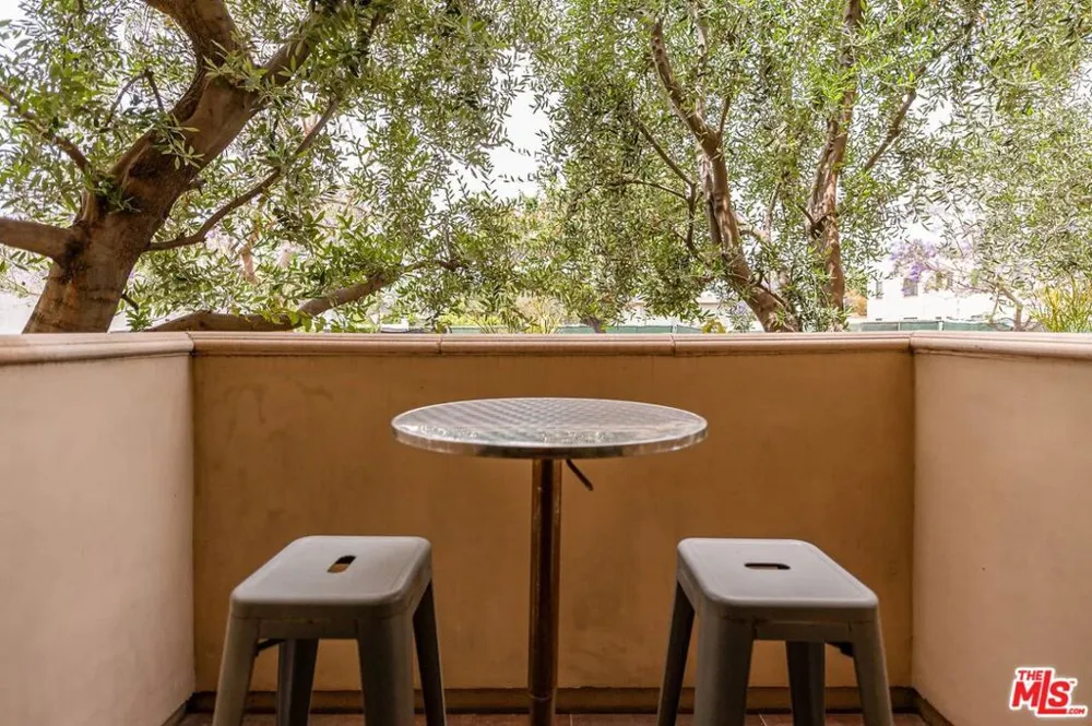 718 Croft Avenue #102 Los Angeles, CA 90069