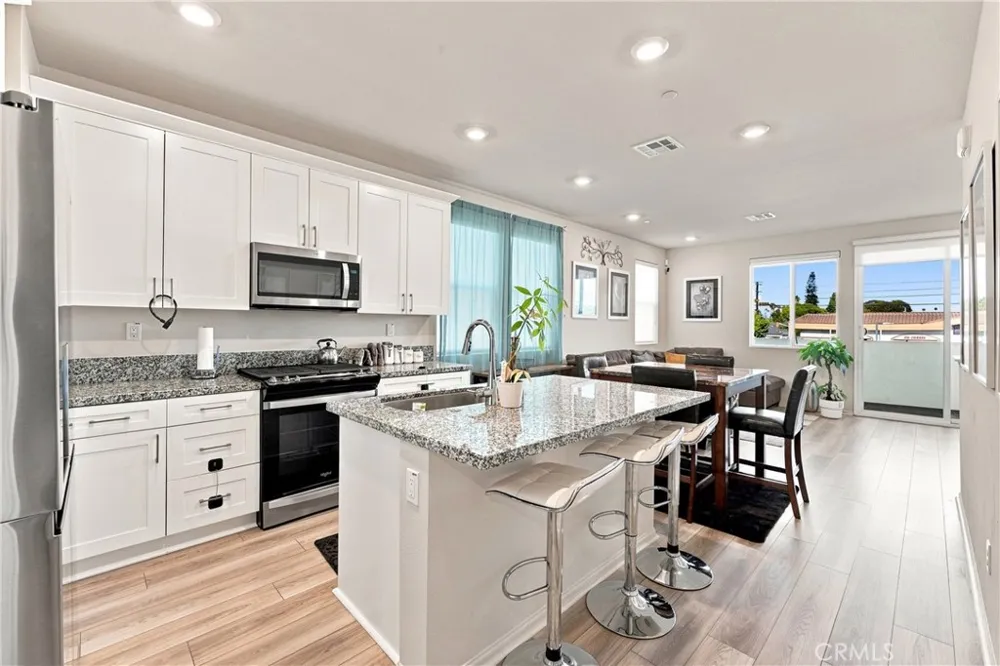 211 Vincent Avenue West Covina, CA 91790