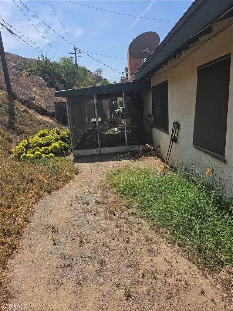 5901 Paramount Drive Jurupa Valley, CA 92509