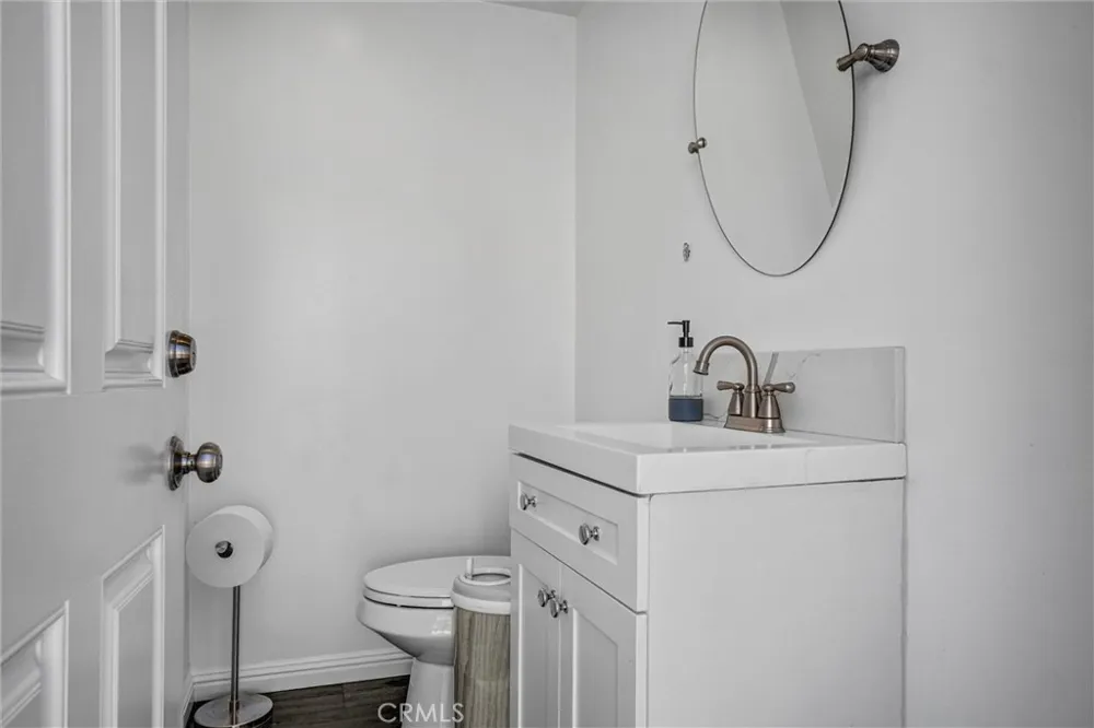 15012 Wyandotte Los Angeles, CA 91405