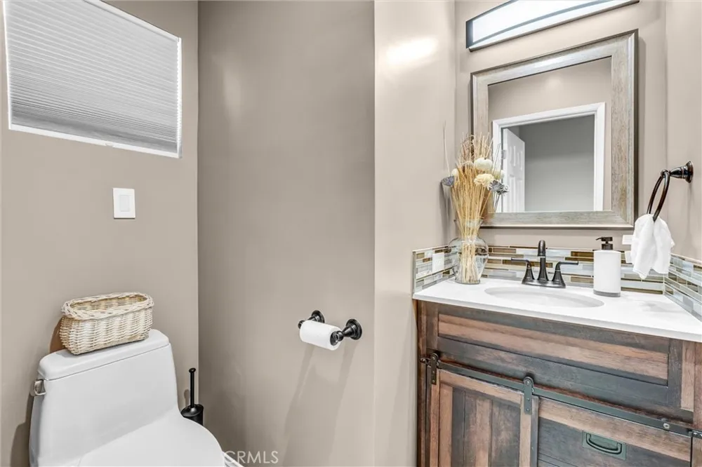 15012 Wyandotte Los Angeles, CA 91405