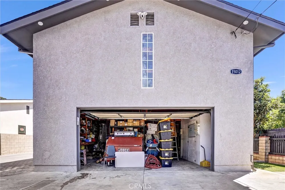 15012 Wyandotte Los Angeles, CA 91405