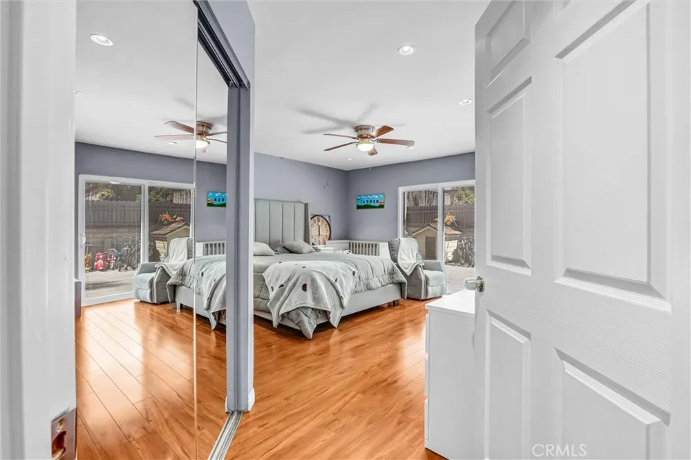 15012 Wyandotte Los Angeles, CA 91405