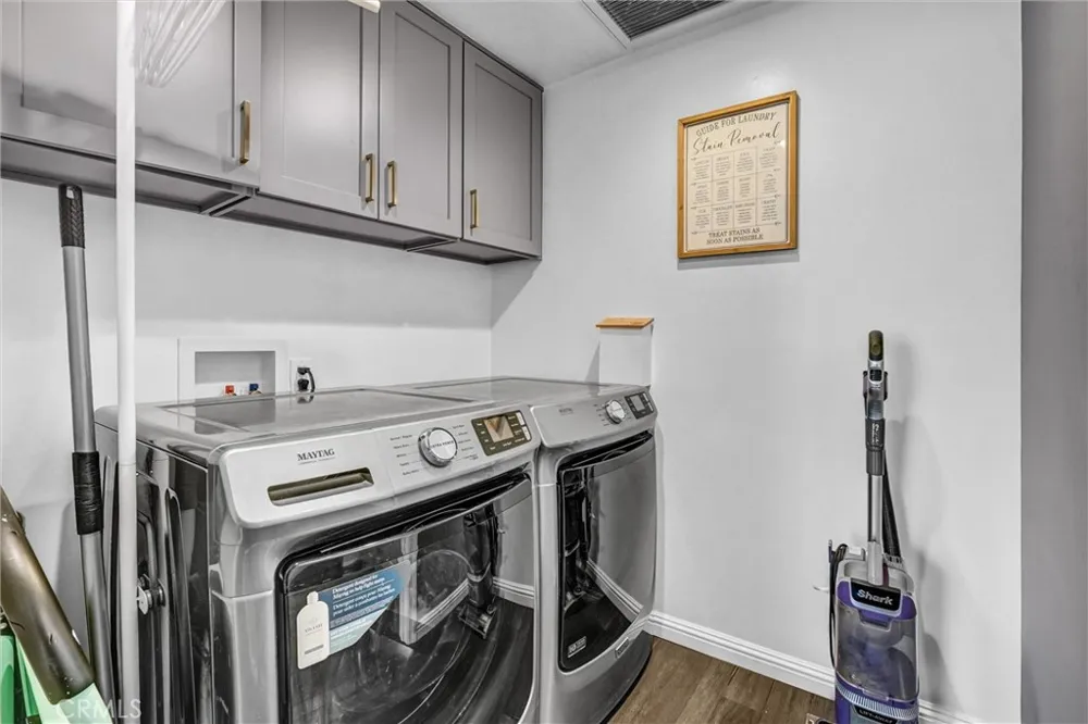 15012 Wyandotte Los Angeles, CA 91405