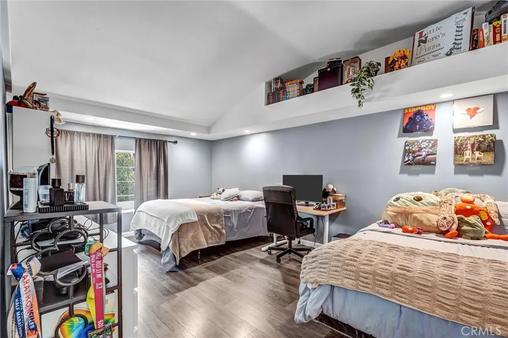 15012 Wyandotte Los Angeles, CA 91405