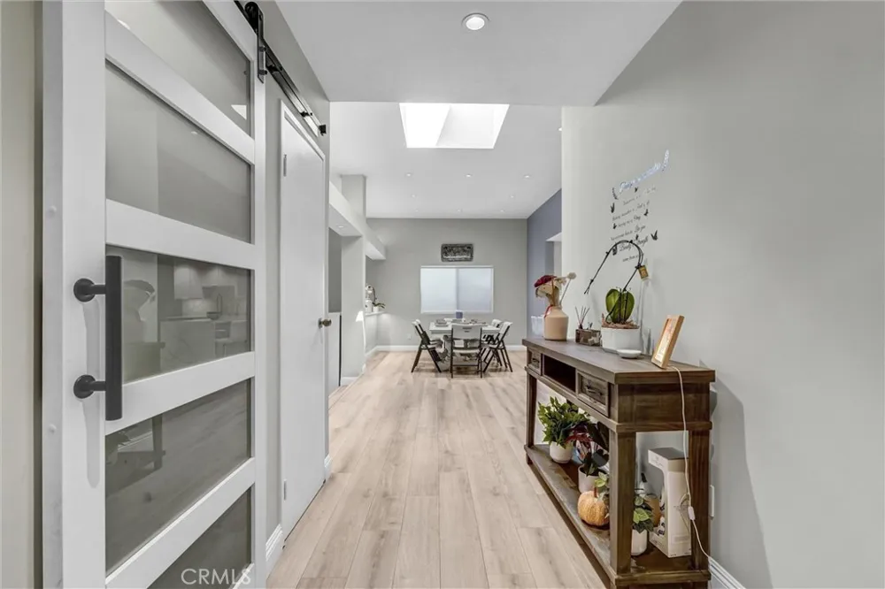 15012 Wyandotte Los Angeles, CA 91405