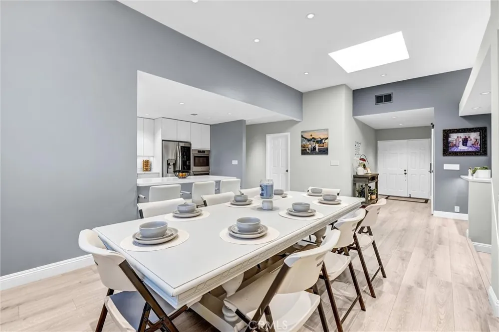 15012 Wyandotte Los Angeles, CA 91405