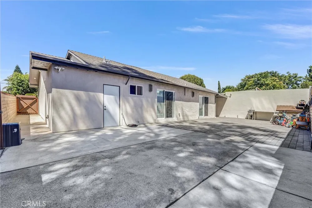 15012 Wyandotte Los Angeles, CA 91405