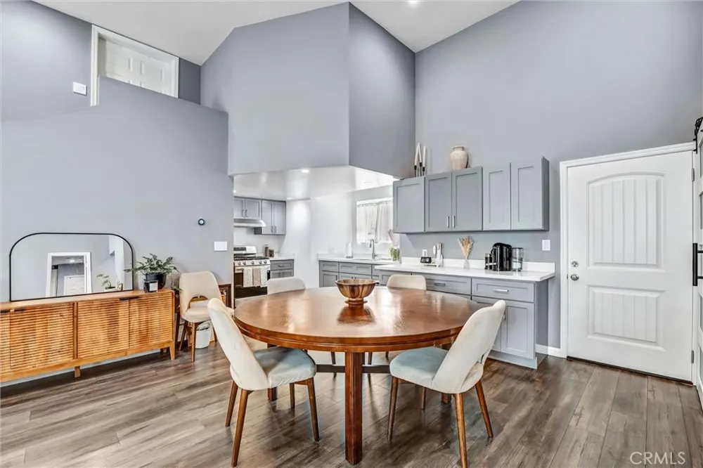 15012 Wyandotte Los Angeles, CA 91405