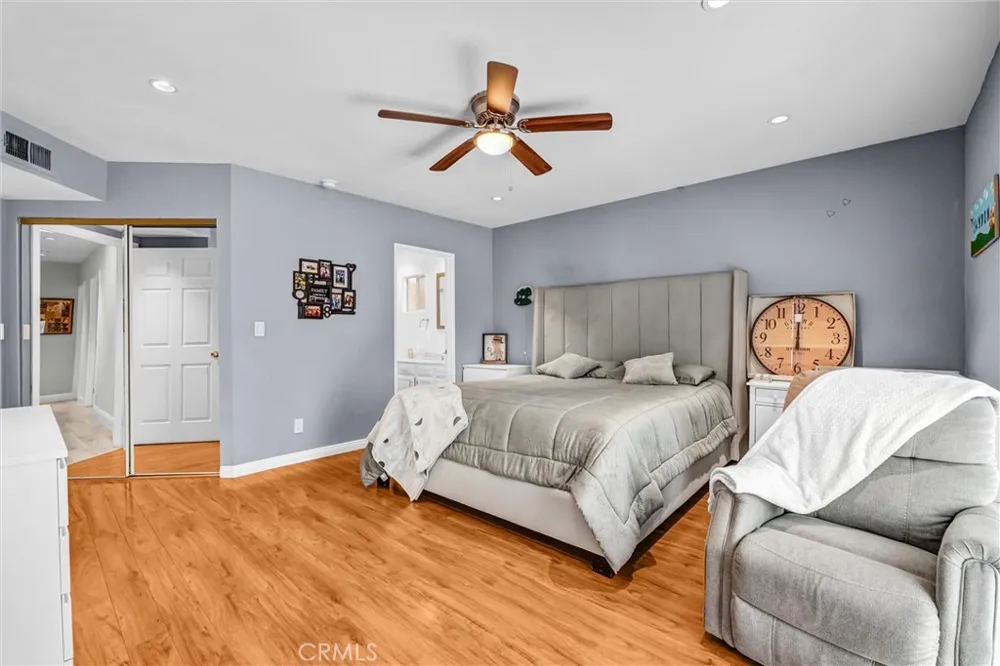 15012 Wyandotte Los Angeles, CA 91405