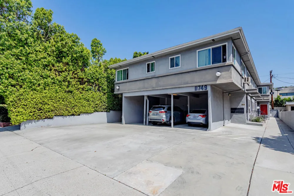 11749 Riverside Drive #6 Valley Village, CA 91607
