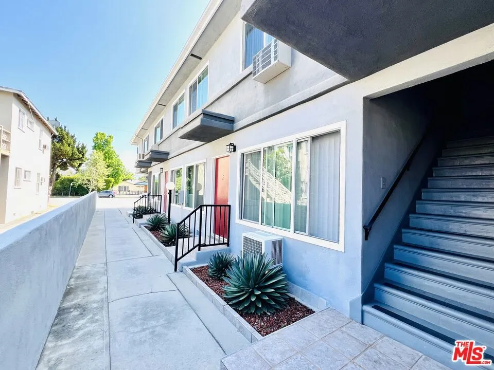 11749 Riverside Drive #6 Valley Village, CA 91607