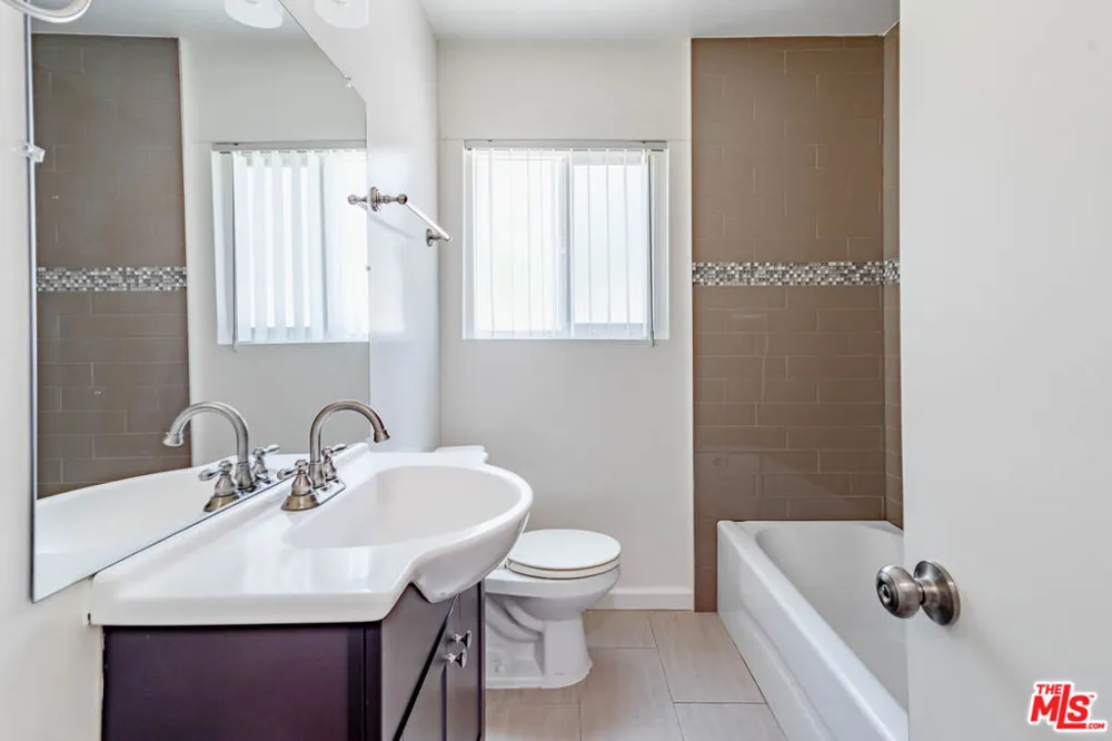 11749 Riverside Drive #6 Valley Village, CA 91607