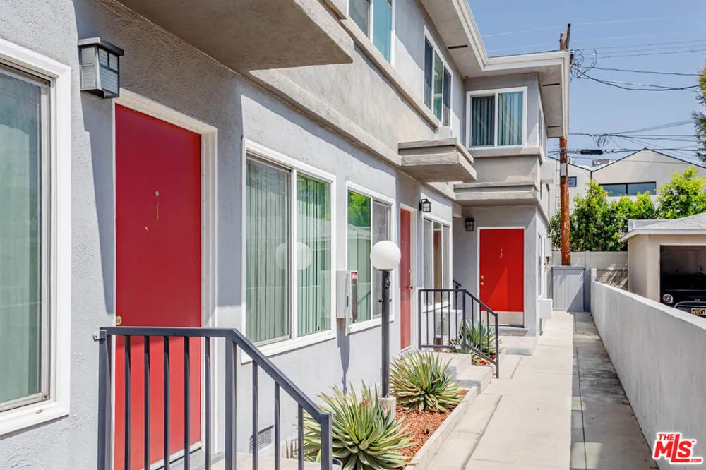 11749 Riverside Drive #6 Valley Village, CA 91607