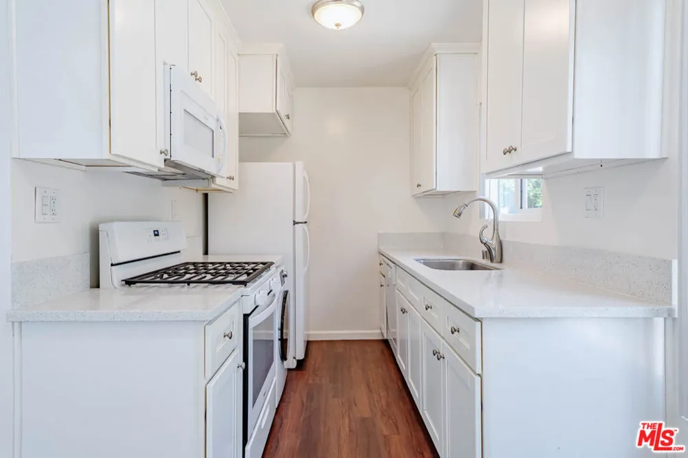 11749 Riverside Drive #6 Valley Village, CA 91607