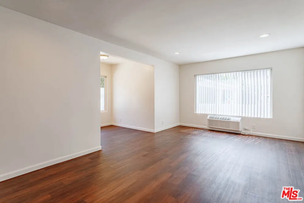 11749 Riverside Drive #6 Valley Village, CA 91607