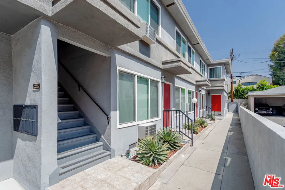 11749 Riverside Drive #6 Valley Village, CA 91607
