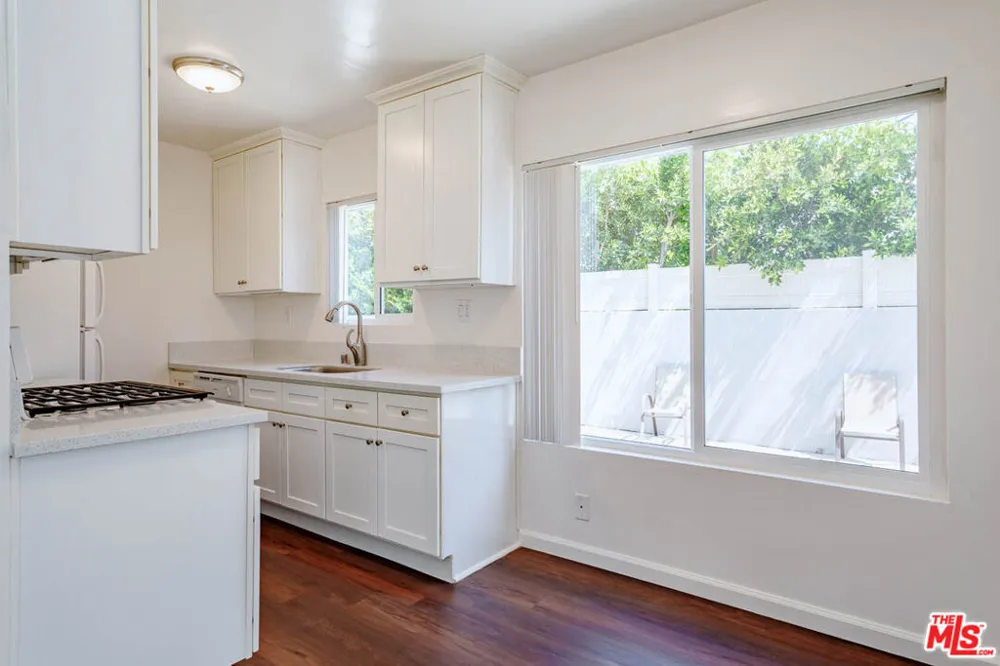 11749 Riverside Drive #6 Valley Village, CA 91607