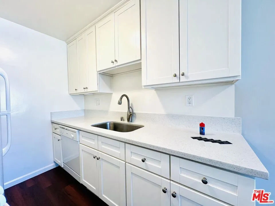 11749 Riverside Drive #6 Valley Village, CA 91607