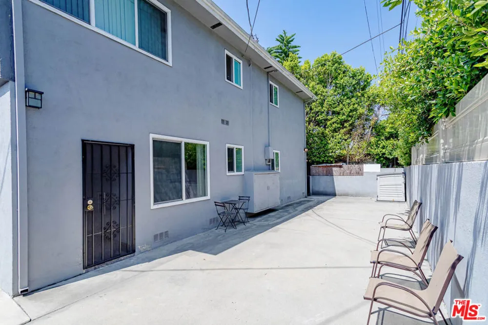 11749 Riverside Drive #6 Valley Village, CA 91607