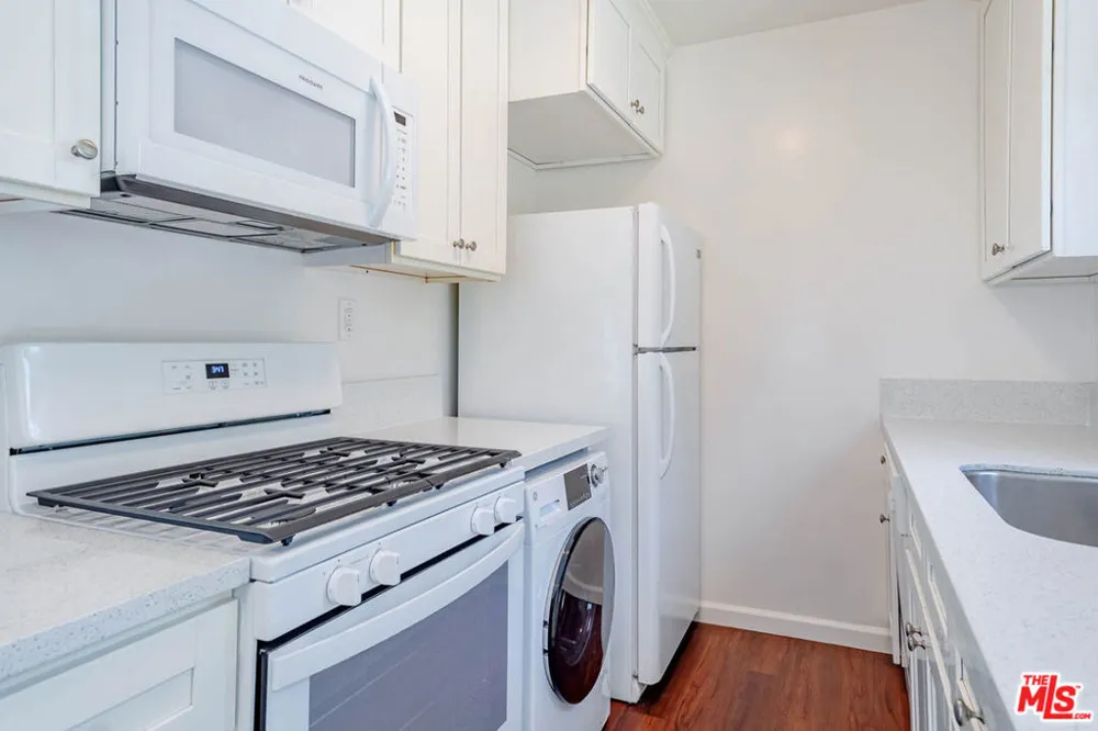 11749 Riverside Drive #6 Valley Village, CA 91607