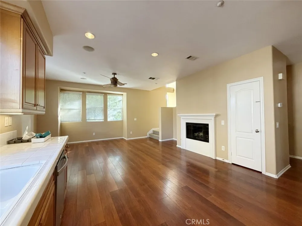 274 Tustin Field Dr Tustin, CA 92782