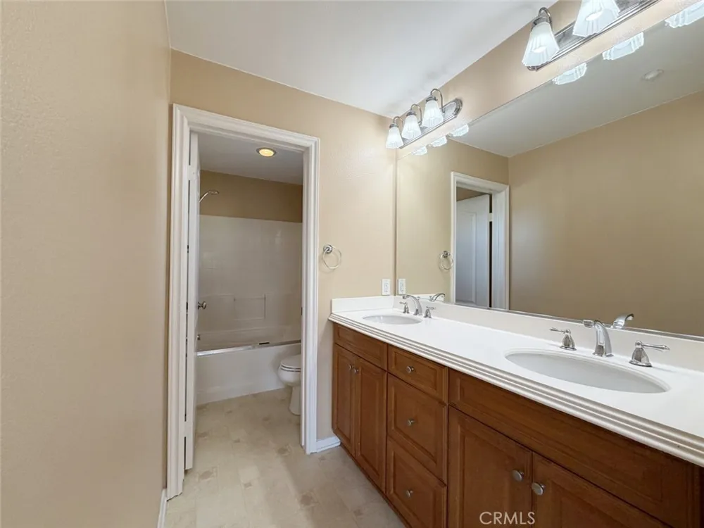 274 Tustin Field Dr Tustin, CA 92782
