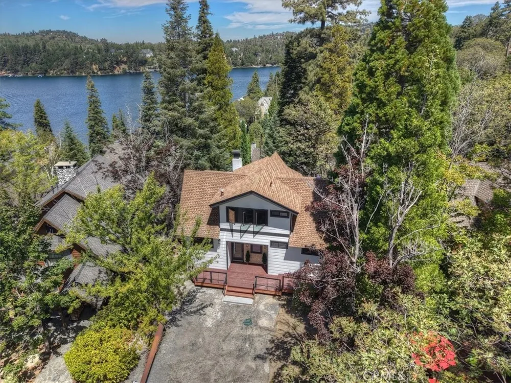 359 John Muir Road Lake Arrowhead, CA 92352
