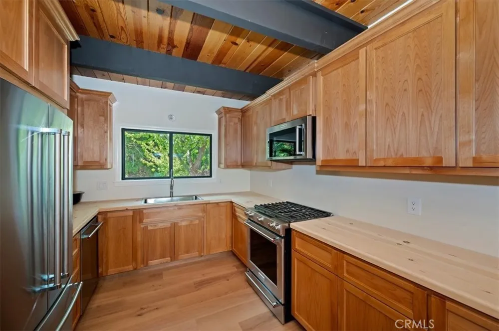 359 John Muir Road Lake Arrowhead, CA 92352
