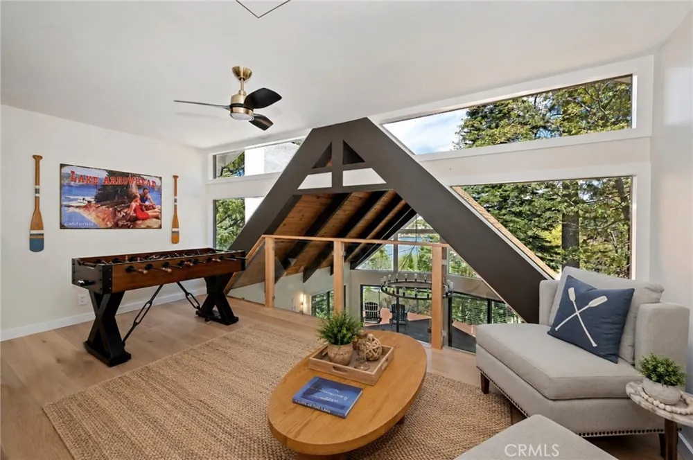 359 John Muir Road Lake Arrowhead, CA 92352