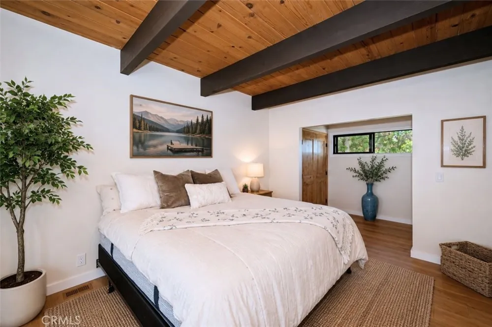 359 John Muir Road Lake Arrowhead, CA 92352