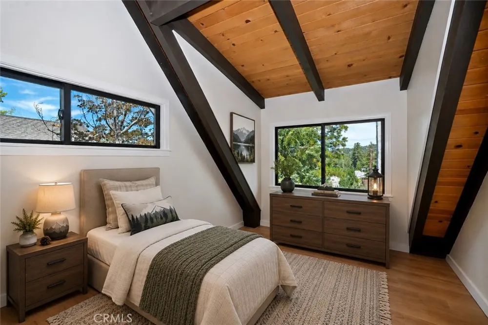 359 John Muir Road Lake Arrowhead, CA 92352