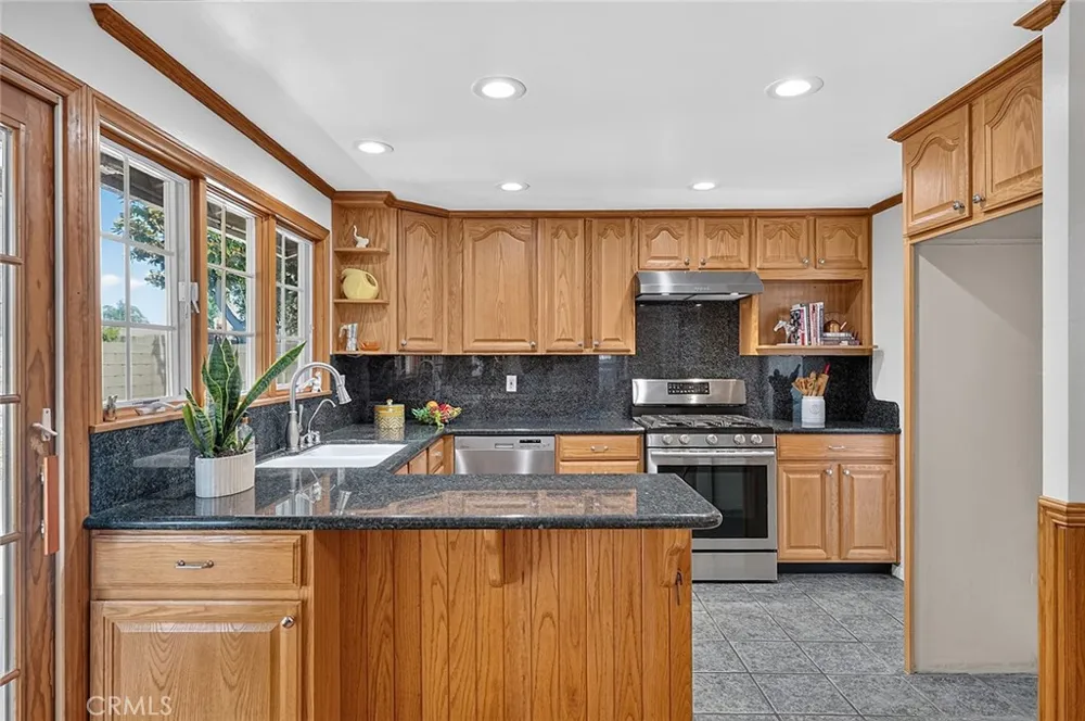 3541 Goldenrod Seal Beach, CA 90740